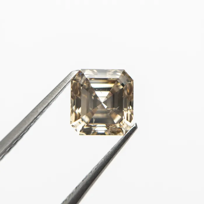 121ct 591x564x393mm SI2 Cut Corner Square Step Cut 1916345 Misfit Diamonds Rings
