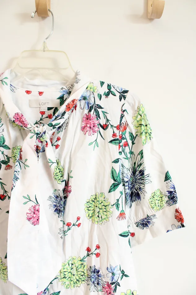 Ann Taylor LOFT Rings LOFT White Floral Tied Neck Button Down Top M