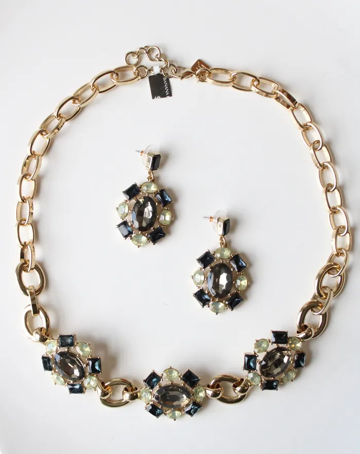 Banana Republic Earrings NEW Banana Republic Green Blue Gray Stone Gold Tone Statement Necklace Earring Set Banana Republic Earrings NEW Banana Republic Green Blue Gray Stone Gold Tone Statement Necklace Earring Set