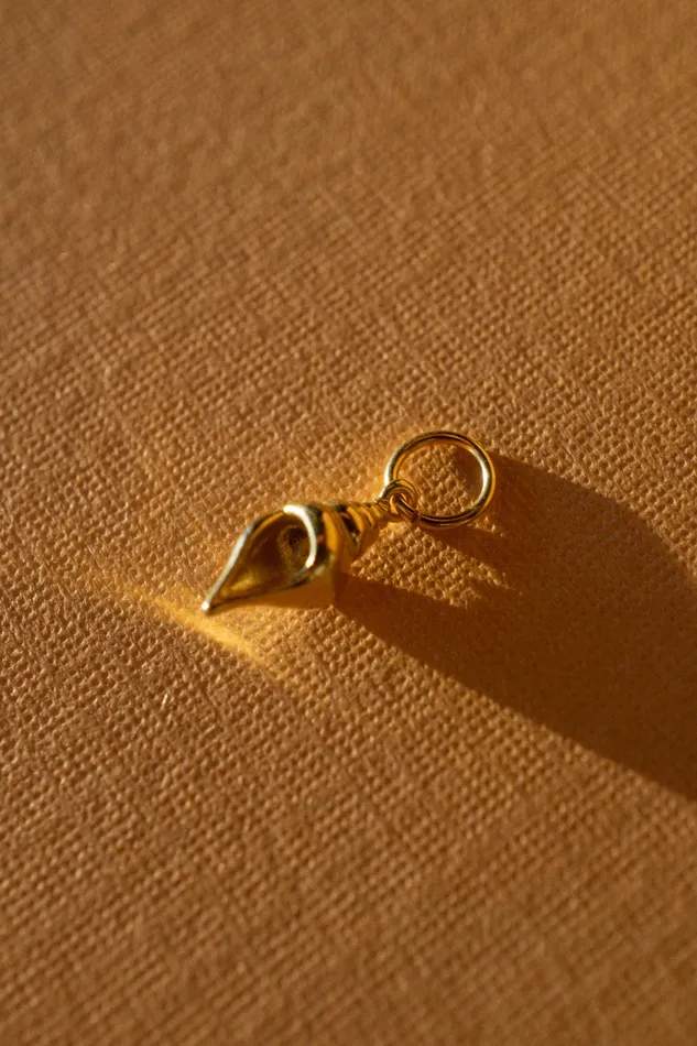 Conch Charm Pendant readytoship Foe Dear Necklaces