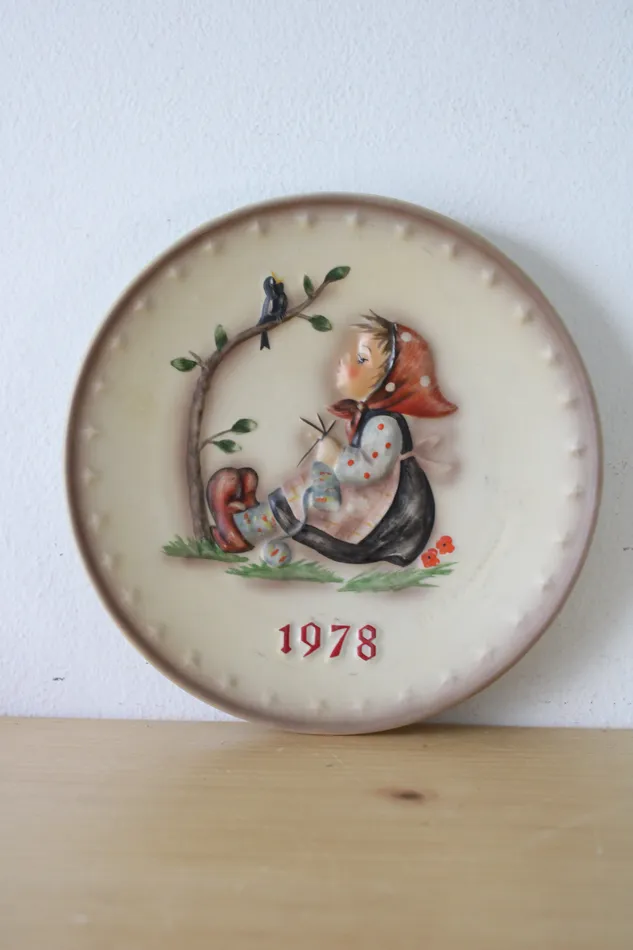 Earrings Goebel MJ Hummel Goebel W Germany 8th Annual Plate 1978