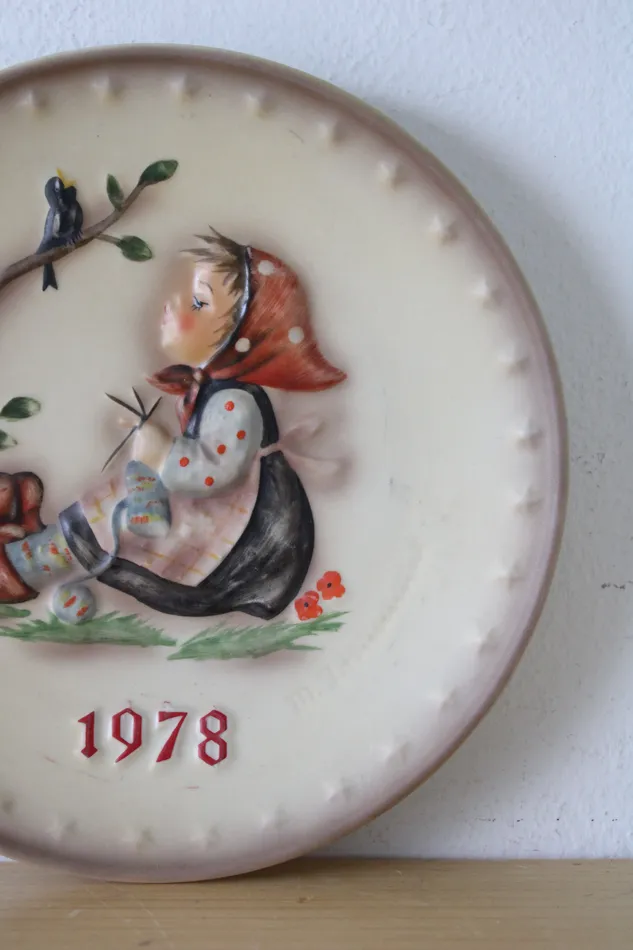 Earrings Goebel MJ Hummel Goebel W Germany 8th Annual Plate 1978