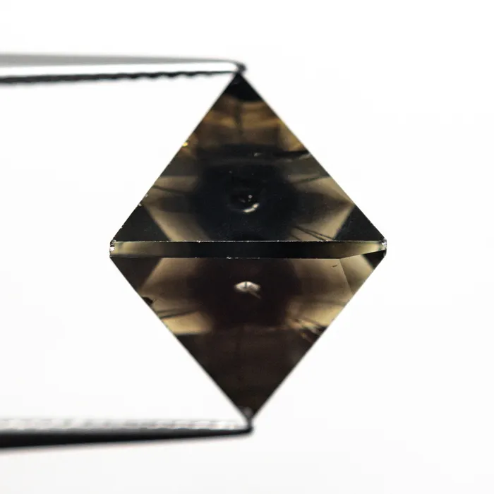 Earrings Misfit Diamonds 1323ct 1565x1120x1155mm Asteriated Octahedron 2516901