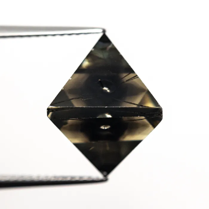 Earrings Misfit Diamonds 1323ct 1565x1120x1155mm Asteriated Octahedron 2516901