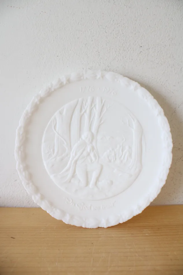 Fenton Necklaces Fenton USA Bicentennial Project Of The General Federation Of Womens Clubs Colonial Milk Glass White Life Liberty And The Pursuit Of Happiness Decorative Plate Fenton Necklaces Fenton USA Bicentennial Project Of The General Federation Of Womens Clubs Colonial Milk Glass White Life Liberty And The Pursuit Of Happiness Decorative Plate