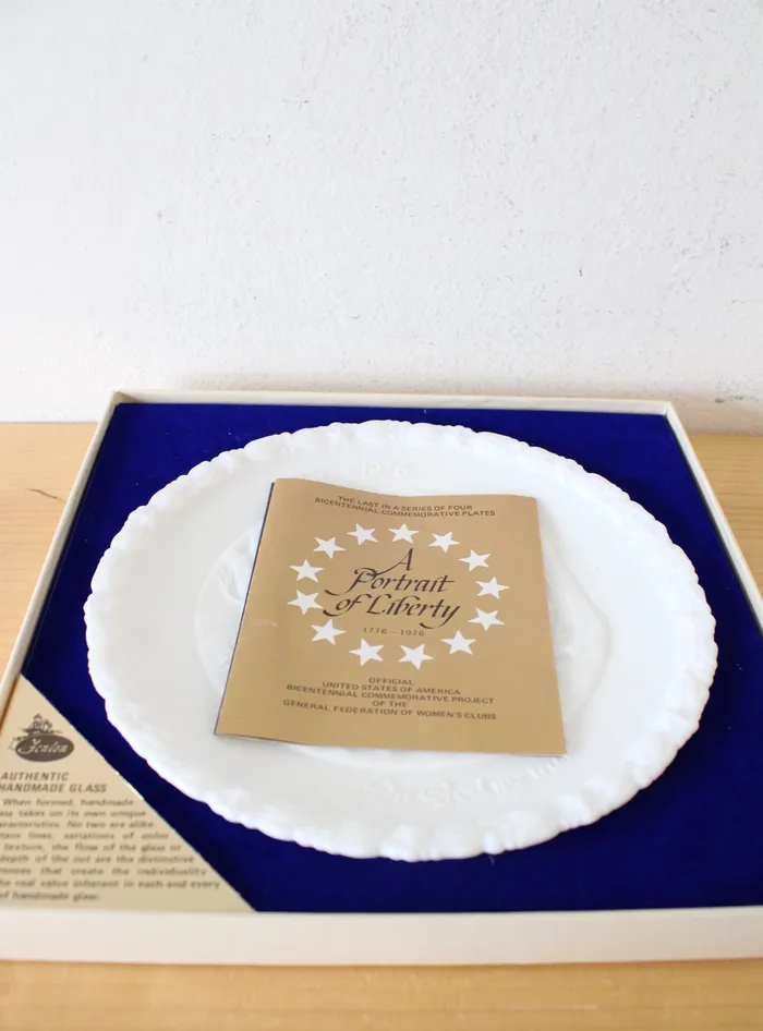 Fenton Necklaces Fenton USA Bicentennial Project Of The General Federation Of Womens Clubs Colonial Milk Glass White Life Liberty And The Pursuit Of Happiness Decorative Plate