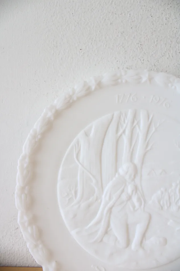 Fenton Necklaces Fenton USA Bicentennial Project Of The General Federation Of Womens Clubs Colonial Milk Glass White Life Liberty And The Pursuit Of Happiness Decorative Plate