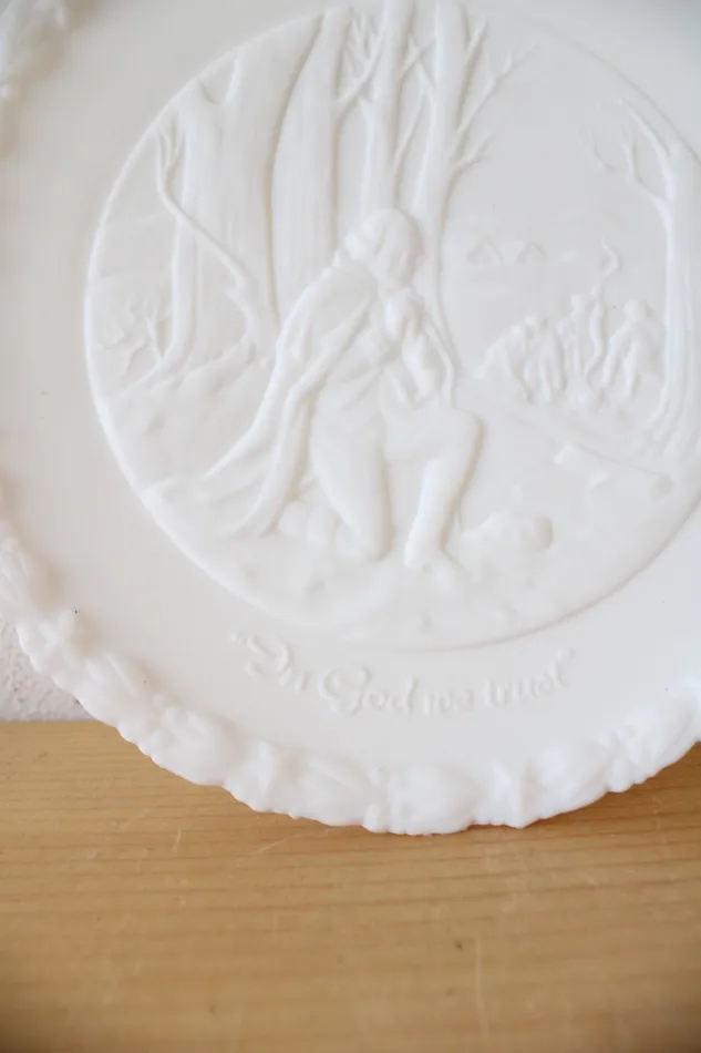 Fenton Necklaces Fenton USA Bicentennial Project Of The General Federation Of Womens Clubs Colonial Milk Glass White Life Liberty And The Pursuit Of Happiness Decorative Plate