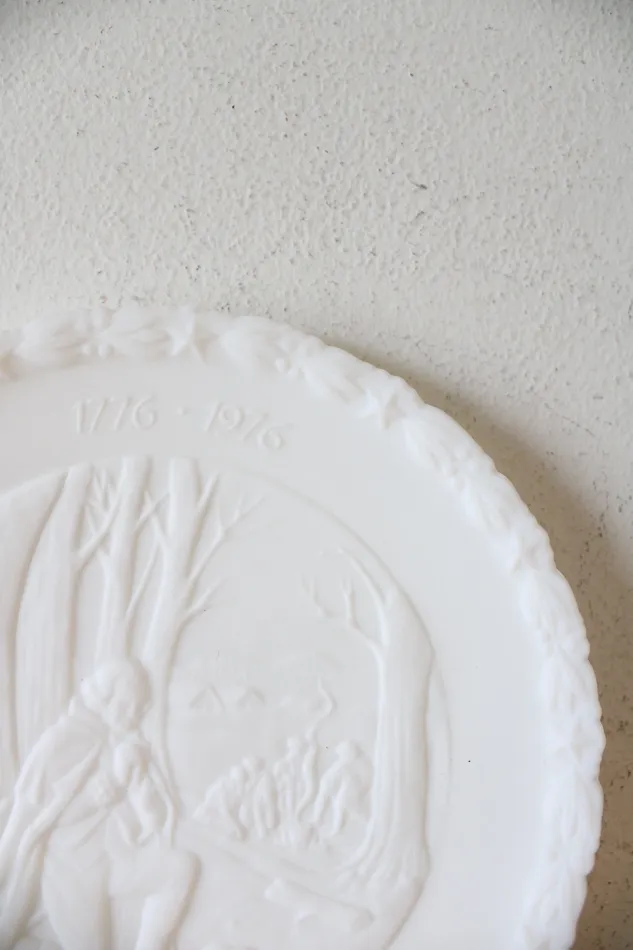 Fenton Necklaces Fenton USA Bicentennial Project Of The General Federation Of Womens Clubs Colonial Milk Glass White Life Liberty And The Pursuit Of Happiness Decorative Plate