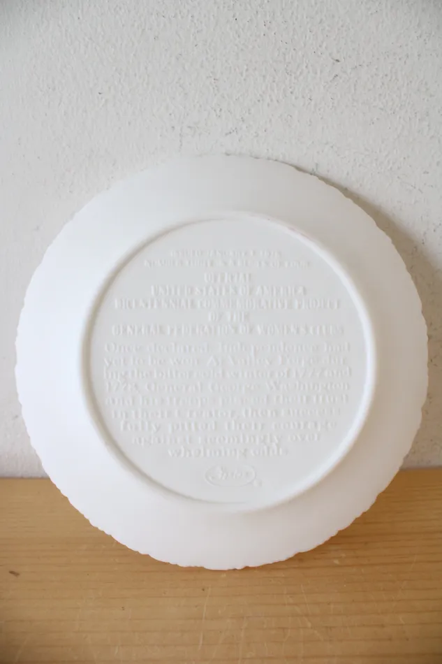 Fenton Necklaces Fenton USA Bicentennial Project Of The General Federation Of Womens Clubs Colonial Milk Glass White Life Liberty And The Pursuit Of Happiness Decorative Plate