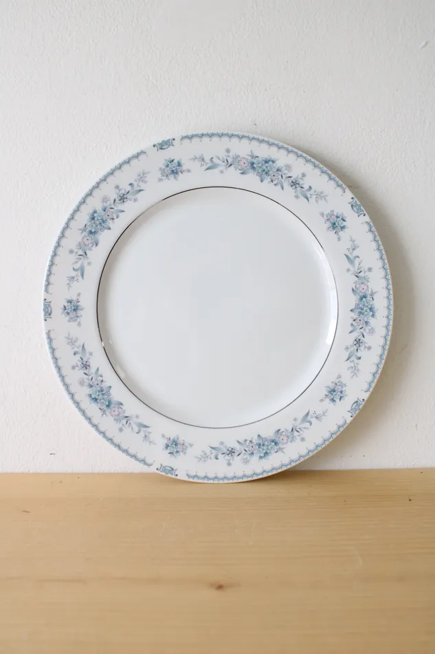 Fine China Society Rings Fine China Society Harmony 5217 White Blue Pink Floral Dinner Plate Fine China Society Rings Fine China Society Harmony 5217 White Blue Pink Floral Dinner Plate