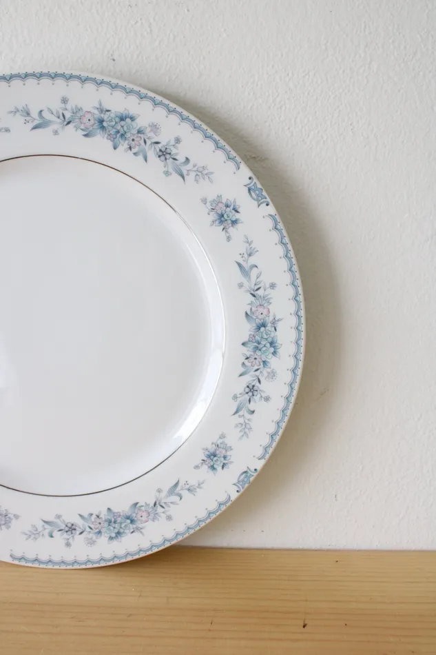Fine China Society Rings Fine China Society Harmony 5217 White Blue Pink Floral Dinner Plate Fine China Society Rings Fine China Society Harmony 5217 White Blue Pink Floral Dinner Plate