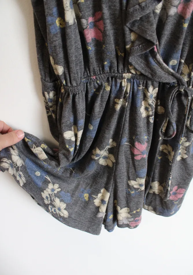 Ginger G Ruffle Gray Floral Romper L Ginger G Rings