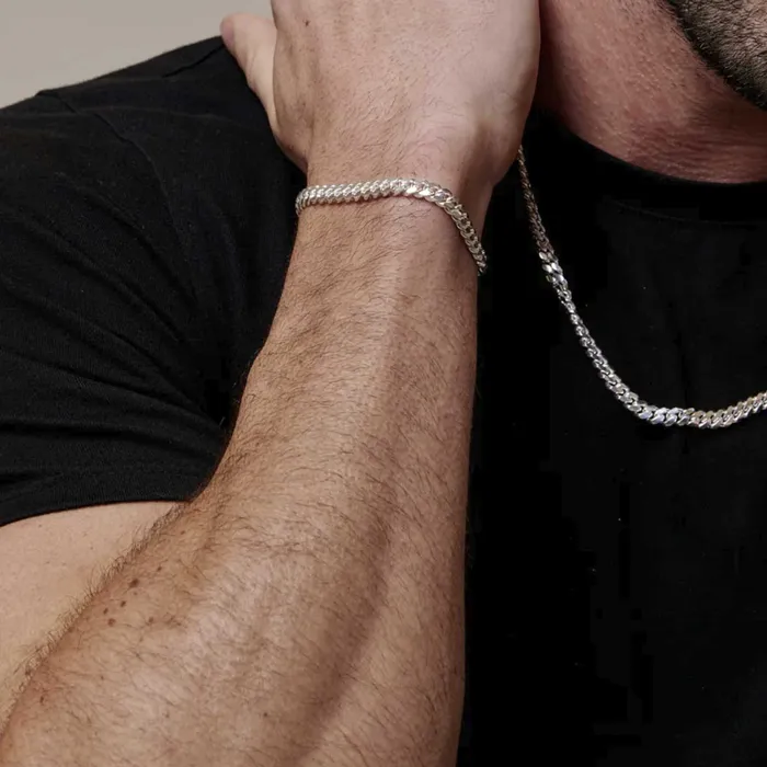 Gold Shield Earrings Pulsera Cubana de Plata