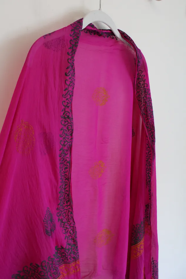 Jubilee Thrift Yellow Green Blue Patterned Pink Shawl Rings