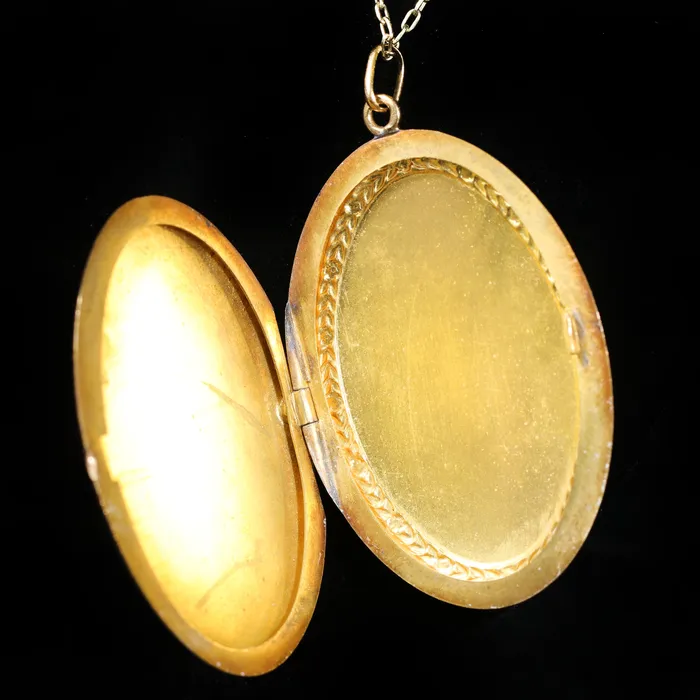 Necklaces ES Nacht Victorian 18k Yellow Gold Enamel Locket Pendant