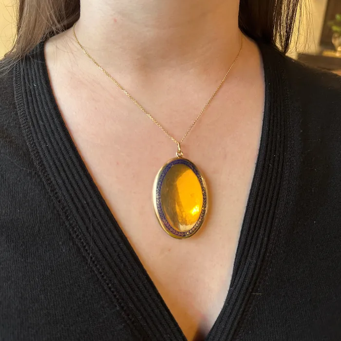 Necklaces ES Nacht Victorian 18k Yellow Gold Enamel Locket Pendant