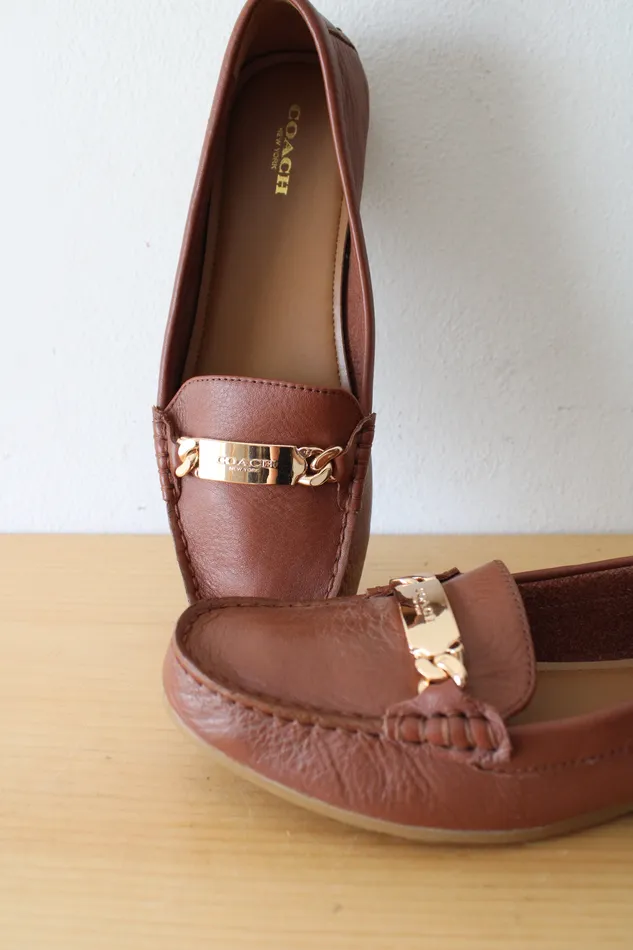 NEW Coach Olive Leather Pebble Grain Brown Loafer Size 85 Coach Earrings