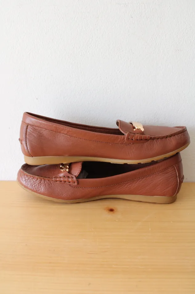 NEW Coach Olive Leather Pebble Grain Brown Loafer Size 85 Coach Earrings
