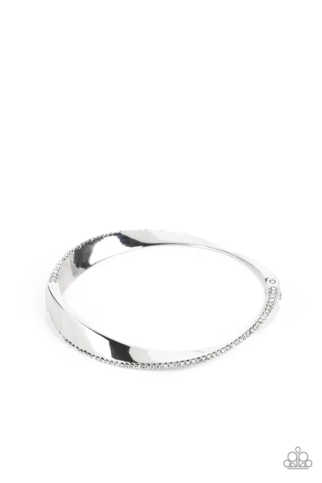 Rings Paparazzi Accessories Artistically Adorned White