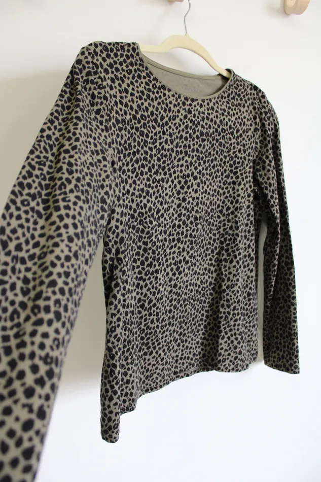 Talbots Green Animal Print Long Sleeved Shirt S Talbots Earrings