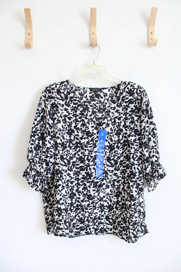 Well Worn Rings NEW Well Worn Black White Floral VNeck Top L