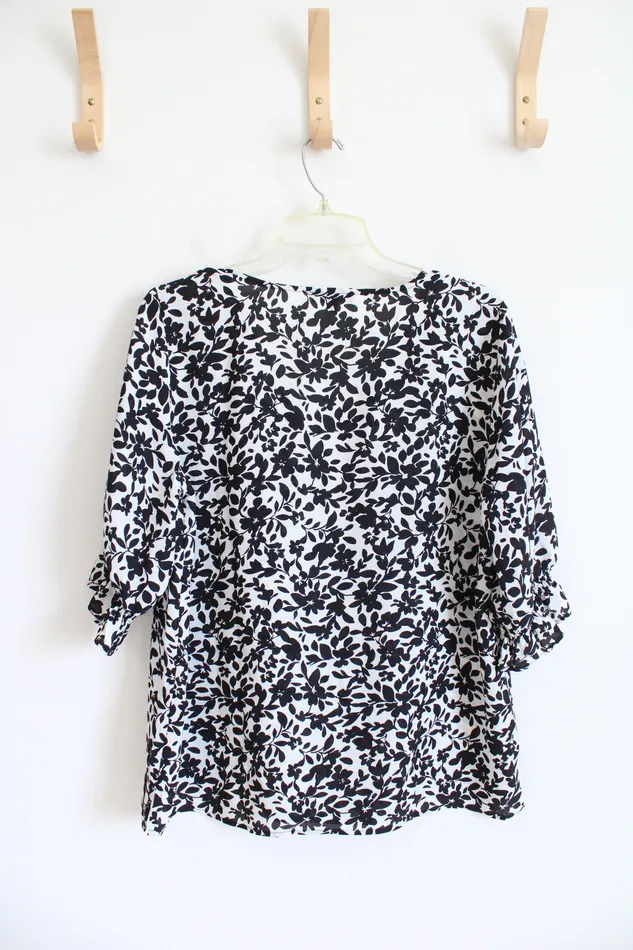 Well Worn Rings NEW Well Worn Black White Floral VNeck Top L