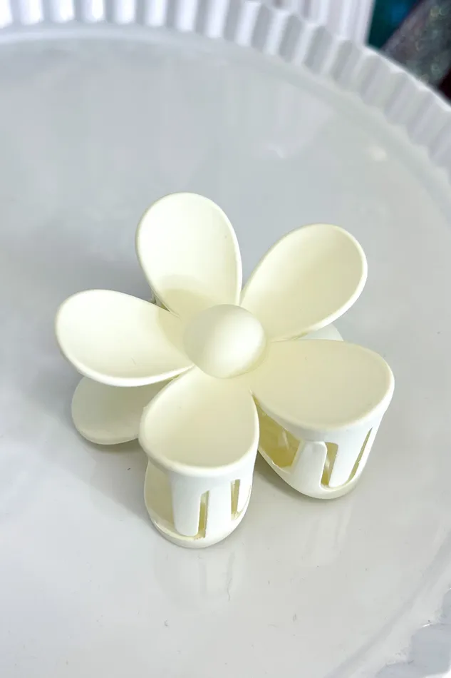 Zenana Rings Daisy Flower Claw Clip Ivory